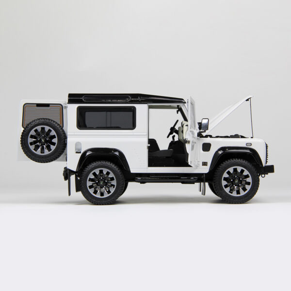 1/18 LCD Defender 90 Works V8 70th Edition (White)