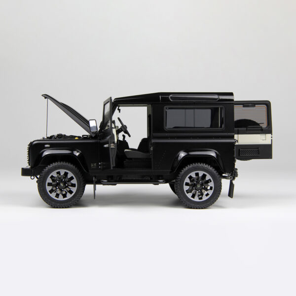 1/18 LCD Defender 90 Works V8 70th Edition (Black)