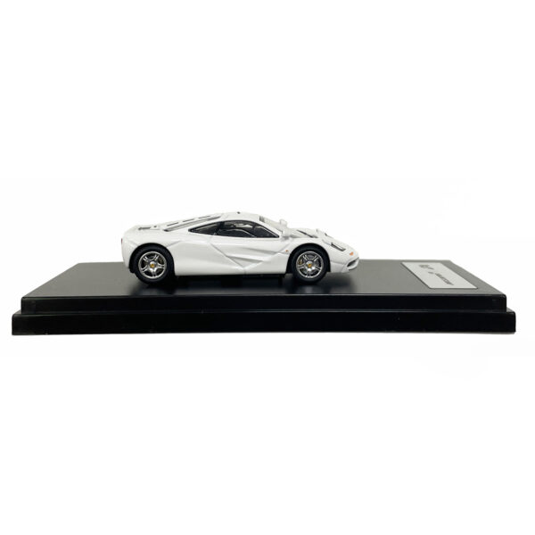 1:64 LCD Models McLaren F1 (White) LCD64025-WH