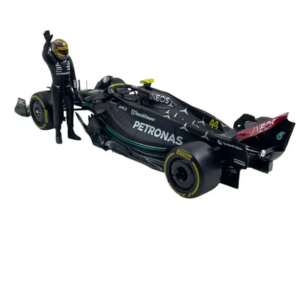 Bburago 1/24 F1 Model Car with Figure Mercedes-AMG Petronas 2023 W14 E-Performance #44 Lewis Hamilton 18-28037