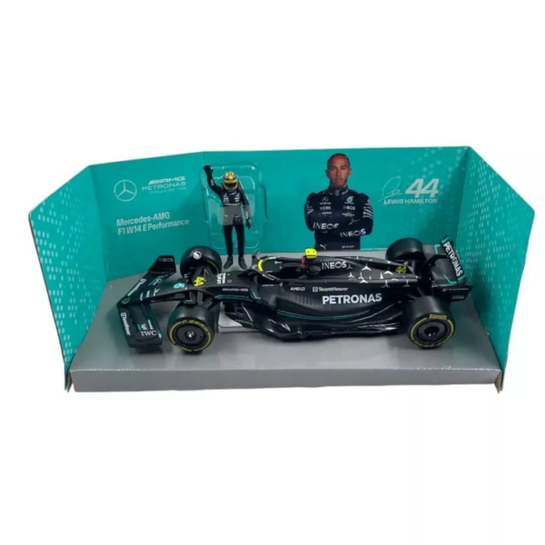 Bburago 1/24 F1 Model Car with Figure Mercedes-AMG Petronas 2023 W14 E-Performance #44 Lewis Hamilton 18-28037