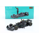 Bburago 1/24 F1 Model Car with Figure Mercedes-AMG Petronas 2023 W14 E-Performance #44 Lewis Hamilton 18-28037