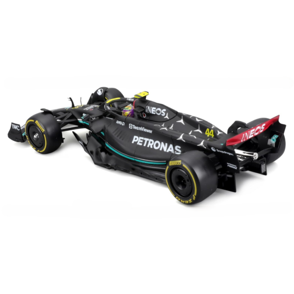 Bburago 1/24 F1 Model Car with Figure Mercedes-AMG Petronas 2023 W14 E-Performance #44 Lewis Hamilton 18-28028