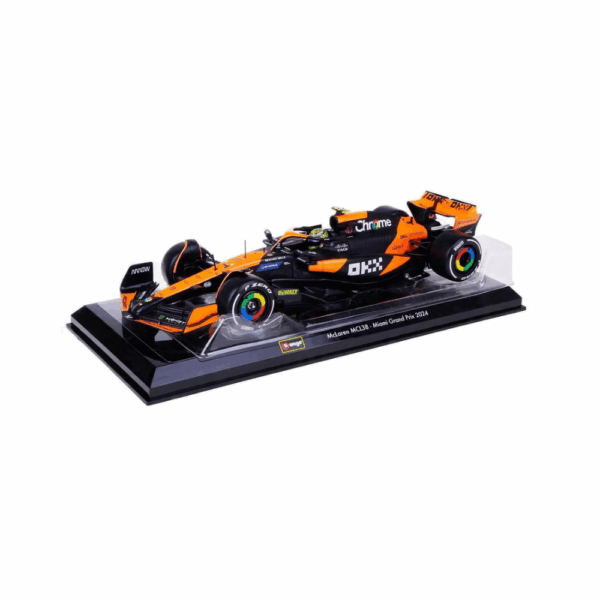 Bburago 1:24 F1 Model Car Team McLaren MCL38 #4 Lando Norris with Driver 18-28033-N
