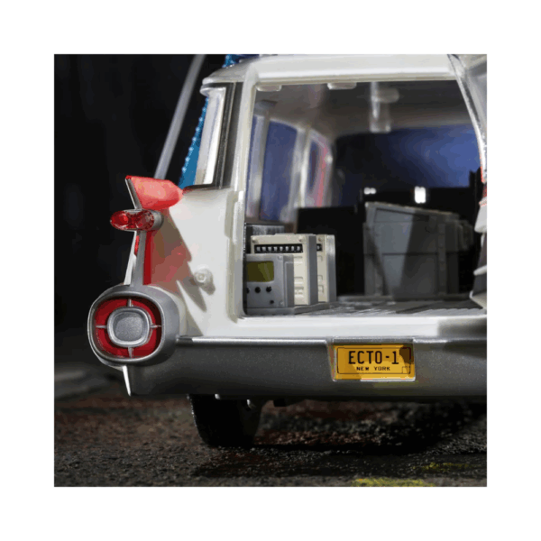 Hasbro Ghostbusters Plasma Series Ecto-1 (1984)
