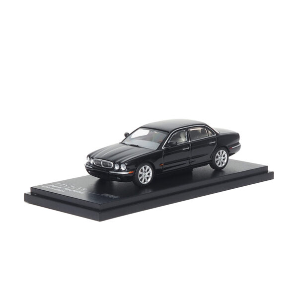 ARBOX 1/64 Jaguar XJ6 (X350) - Ebony Black ARBOX 1/64 Jaguar XJ6 (X350) - Ebony Black