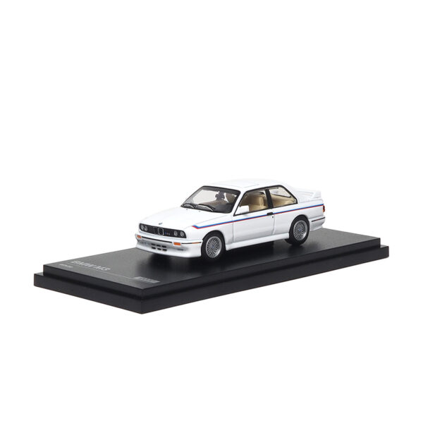 ARBOX 1/64 BMW M3 (E30) - White ARBOX 1/64 BMW M3 (E30) - White