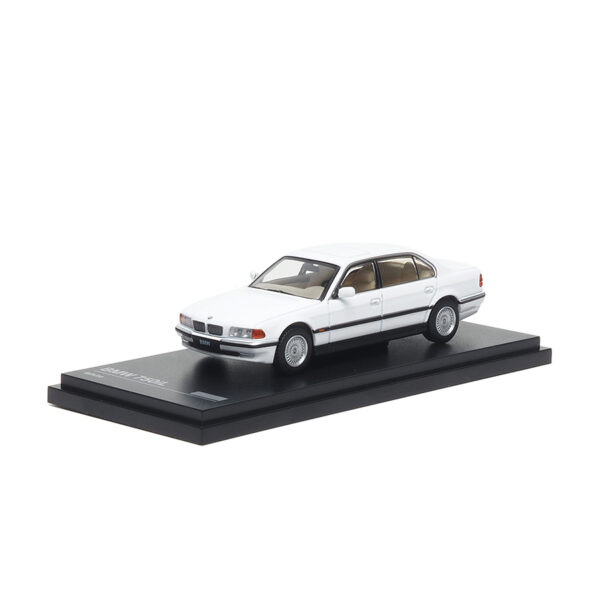 ARBOX 1/64 BMW 750iL (E38) - White ARBOX 1/64 BMW 750iL (E38) - White