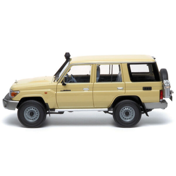 Almost Real 1/18 2017 Toyota Land Cruiser 76
