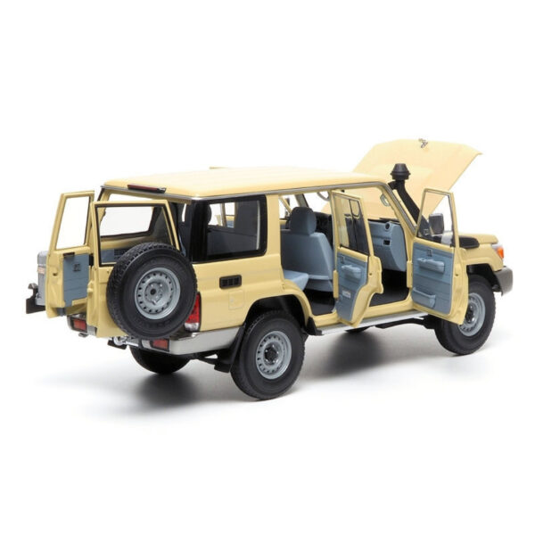 Almost Real 1/18 2017 Toyota Land Cruiser 76