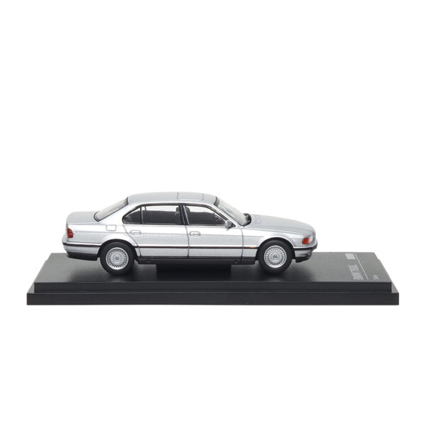 ARBOX 1/64 BMW 750iL (E38) - Silver ARBOX 1/64 BMW 750iL (E38) - Silver