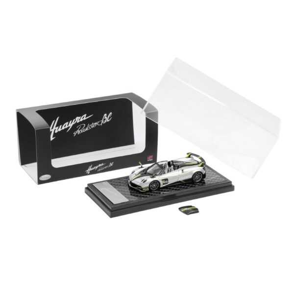 LCD 1/64 Pagani Huayra Roadster BC Silver/Green LCD 1/64 Pagani Huayra Roadster BC Silver/Green