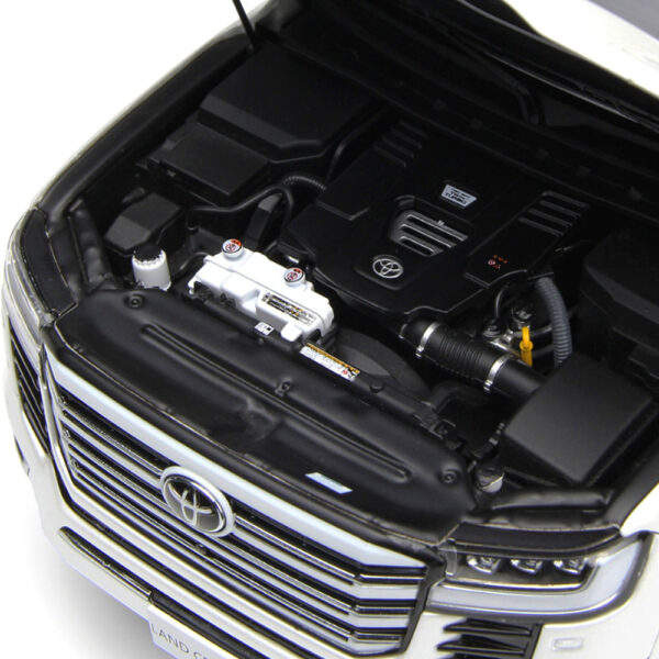 1-18 Toyota Land Crusier 300-ZX-White