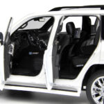 1-18 Toyota Land Crusier 300-ZX-White