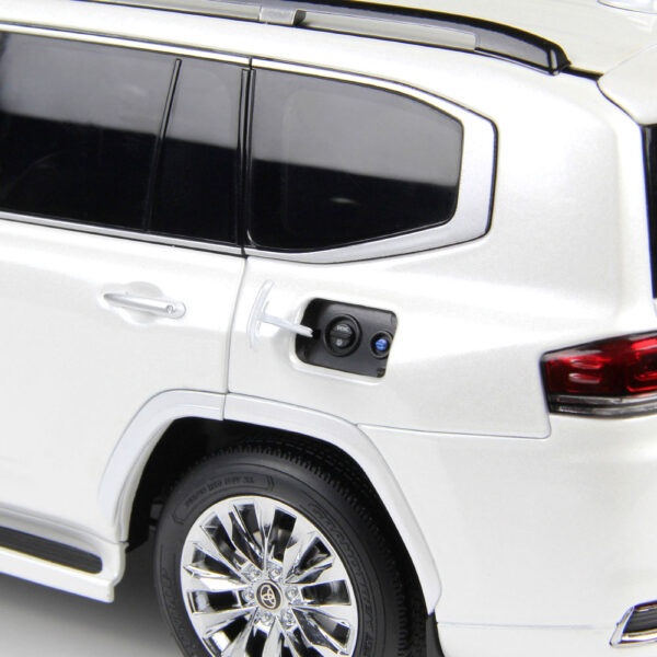 1-18 Toyota Land Crusier 300-ZX-White