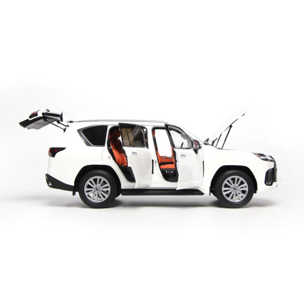LCD 1-18 Lexus LX600 (White)