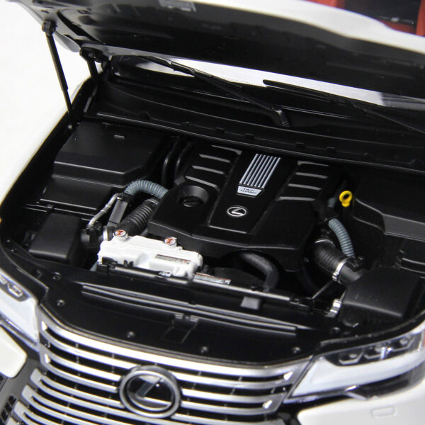 LCD 1-18 Lexus LX600 (White)