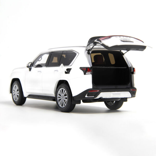 LCD 1-18 Lexus LX600 (White)