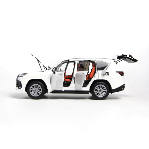LCD 1-18 Lexus LX600 (White)