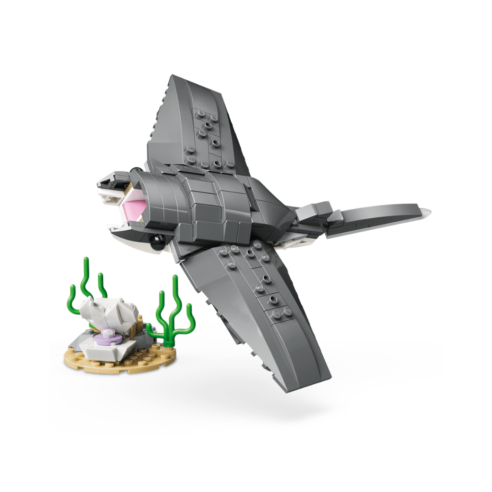LEGO Creator 3-in-1 Fierce Shark with a Treasure Chest 31381