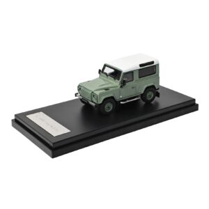 LCD Land Rover Defender Works V8 70th Edition (Glasmir Green) 1/64